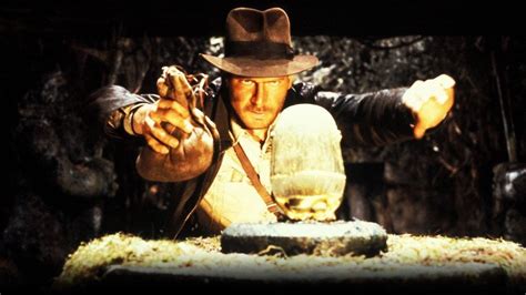 Raiders of the Lost Ark! Kun Muinainen Artefakti Etsii Rohkea Arkeologi!